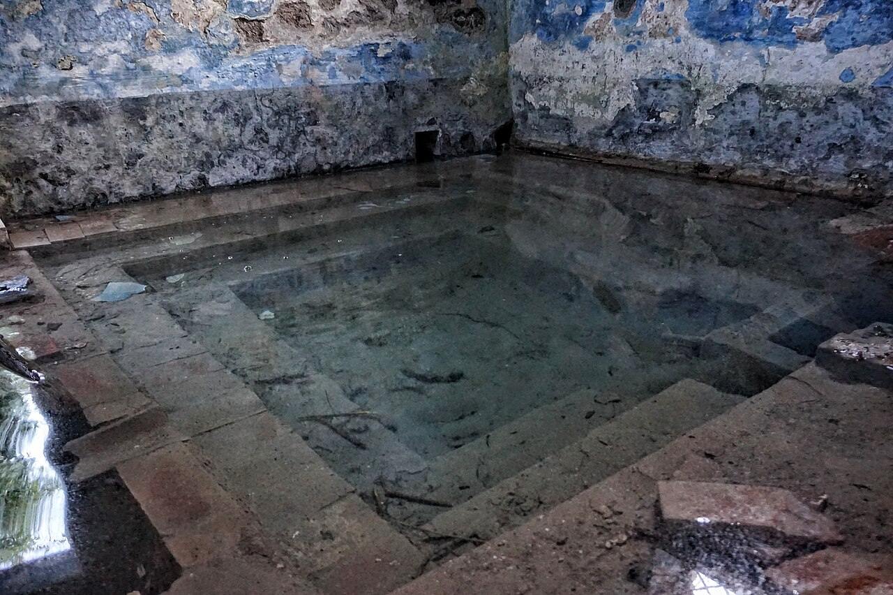 Foto: DARIA B. URBEX (CC BY-SA 4.0) La vasca dei Bagni di San Michele alle Formiche
