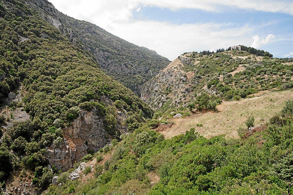 Photo: Mboesch (CC BY-SA 4.0) The gorge of the Caldanello stream at Cerchiara di Calabria