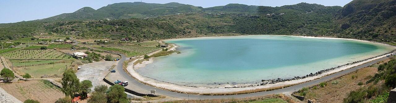 Foto: Goldmund100 (CC BY-SA 3.0) Il Lago Specchio di Venere a Pantelleria