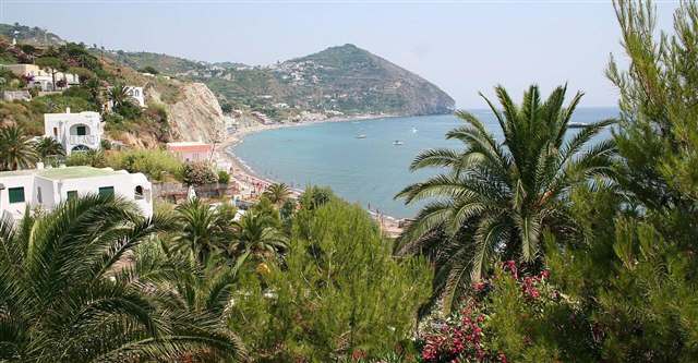 La spiaggia dei Maronti vista dall'alto
